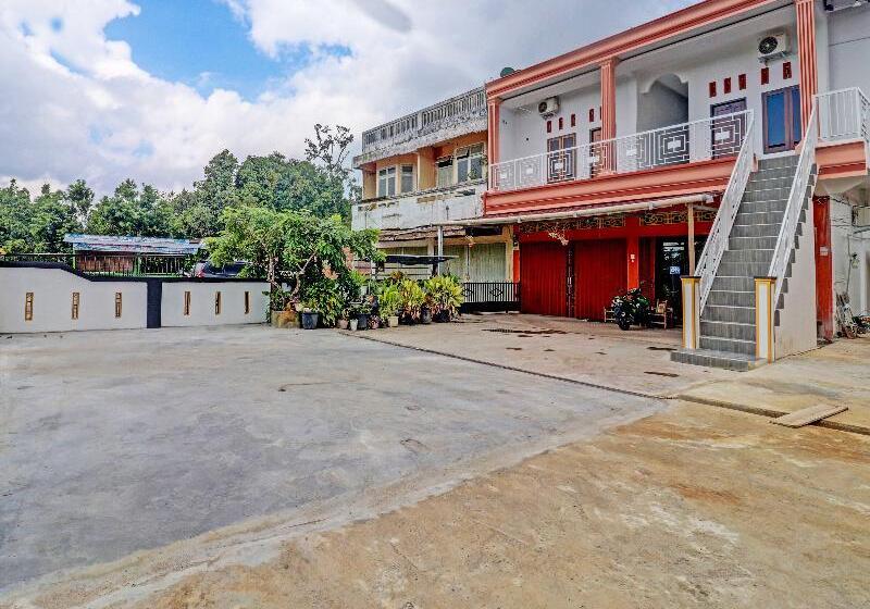 בית מלון כפרי Oyo 91203 Naufal Residence Syariah