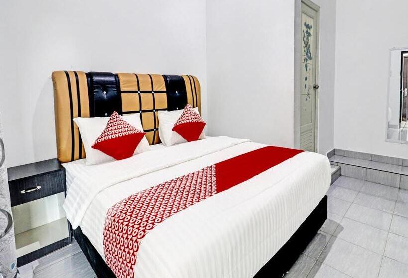 בית מלון כפרי Oyo 91203 Naufal Residence Syariah