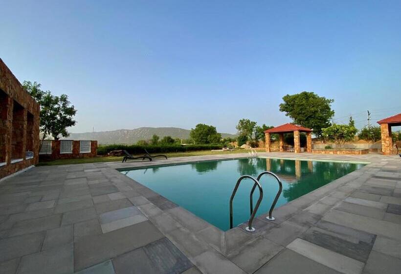 فندق Sariska Safari Lodge
