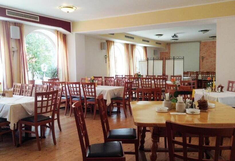 ユースホステル Frühstückspension Zur Post Reisinger Kg St Oswald