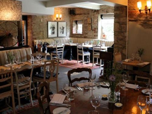 הוסטל The Plough Inn