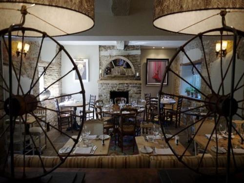 הוסטל The Plough Inn