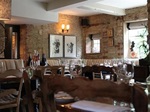 הוסטל The Plough Inn