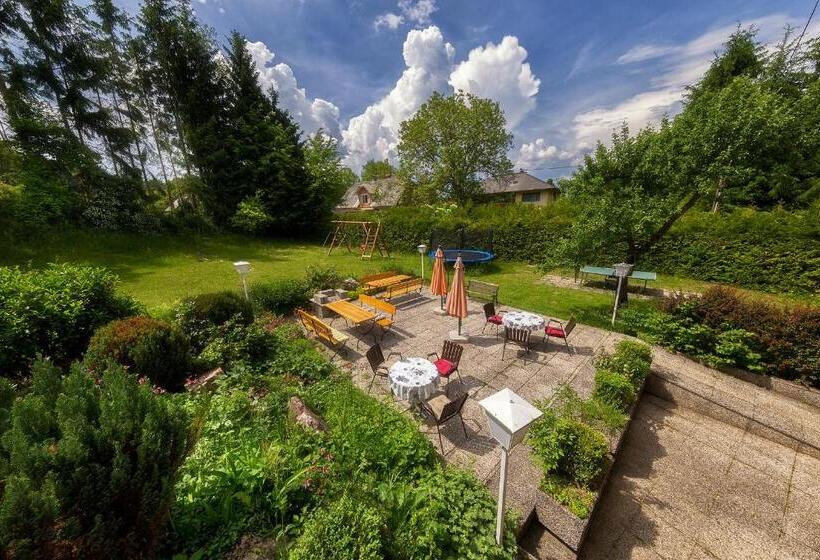 مبيت وإفطار Gästehaus Lanthaler