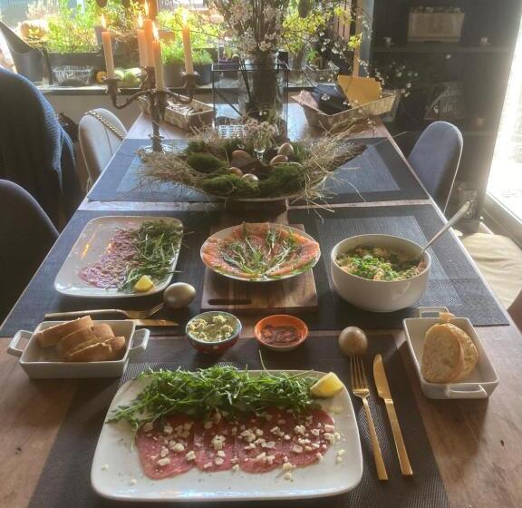 민박 Stal Escapade