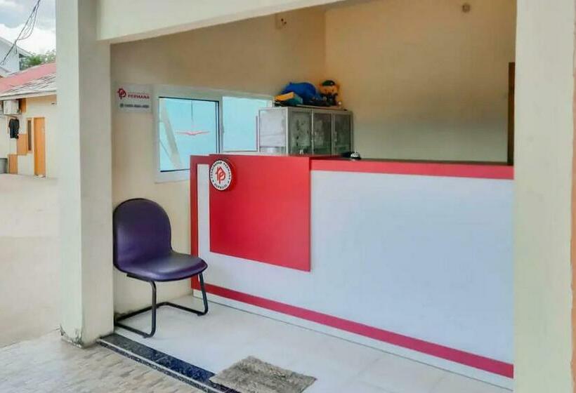 ホテル Reddoorz At Permana Homestay Near Supadio Airport Pontianak
