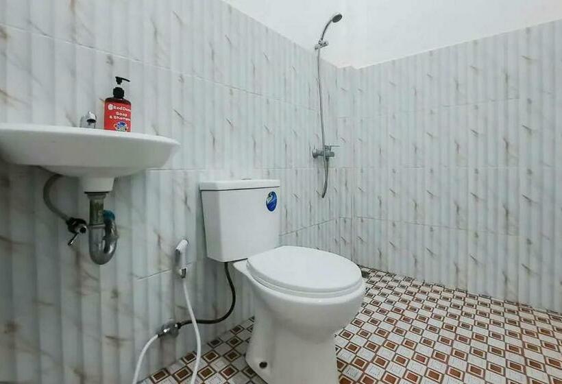 ホテル Reddoorz At Permana Homestay Near Supadio Airport Pontianak