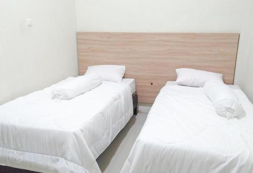 בית מלון כפרי Reddoorz Syariah At Karema Area Mamuju