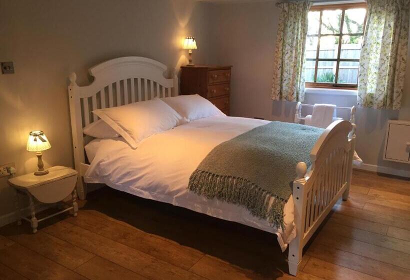 Stapehill Lodge B&b