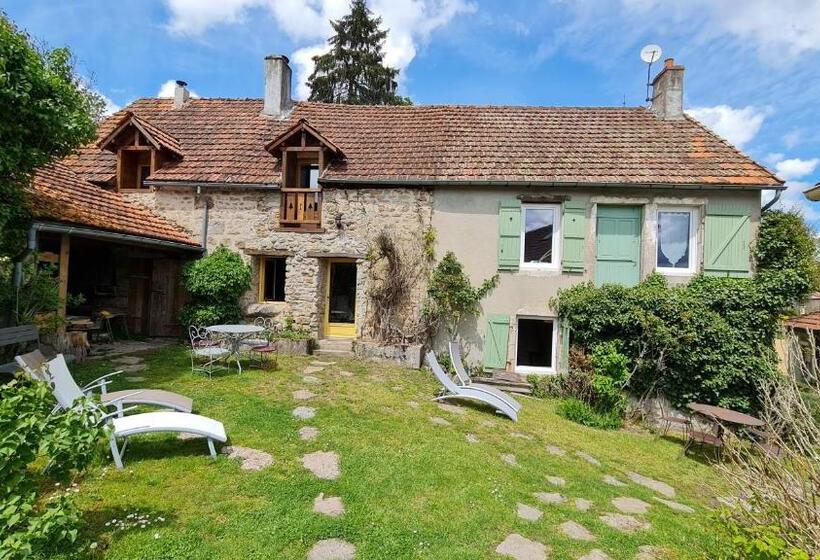 مبيت وإفطار Chambres D`hôtes Le Plessis à Broye
