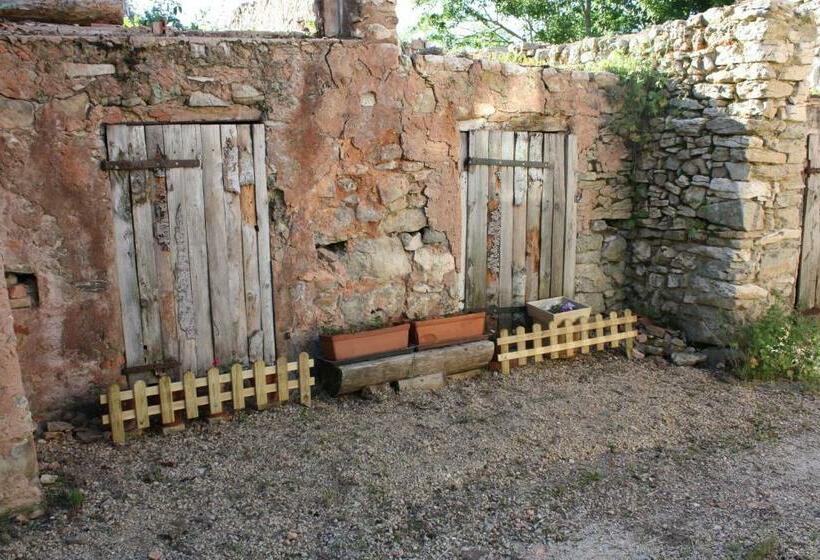 Bed and Breakfast Valcaris: Gites, Chambre D Hotes Et Tables D Hotes