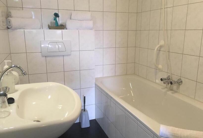 فندق Eetcafé  T Dûke Lûk