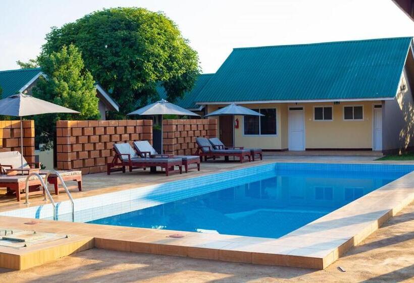 בית מלון כפרי Kilimanjaro Snow Peak