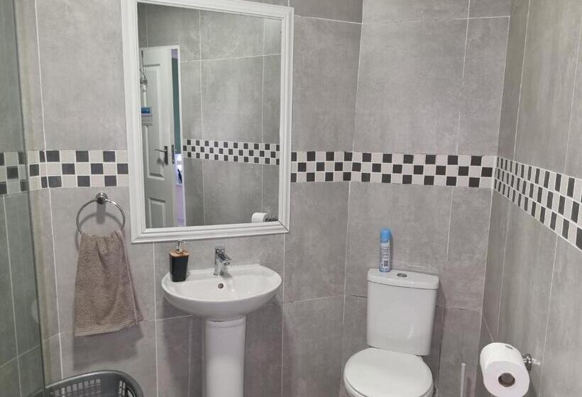 بنسيون Eland Place Self Catering Guest House