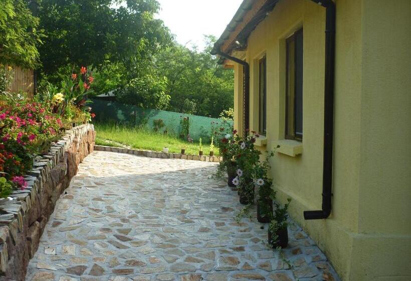 پانسیون Guest House „ivanovata House”