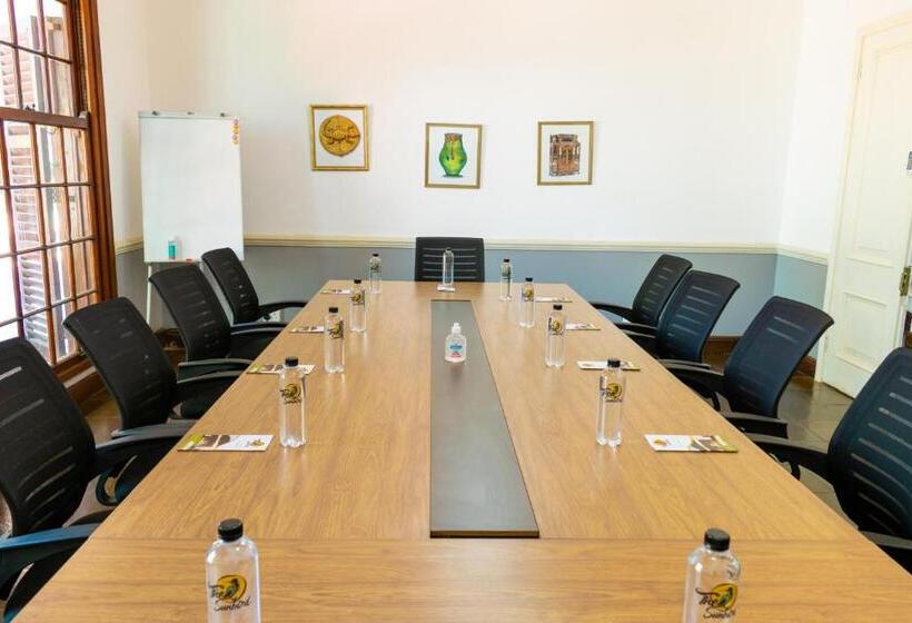 פנסיון The Sunbird Guesthouse