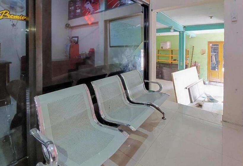 ホテル Artayya Puri 3 Syariah Near Terminal Caruban Mitra Reddoorz