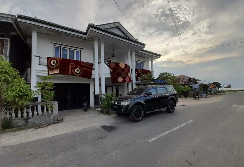 Отель Oyo Homes 91121 Desa Wisata Kotabatu Danau Ranau