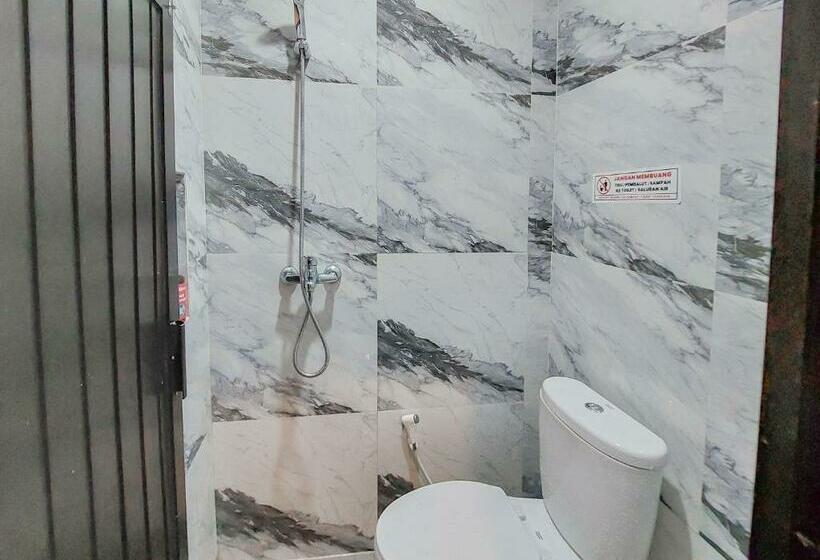 هتل Reddoorz At Cempaka Guesthouse Tarakan