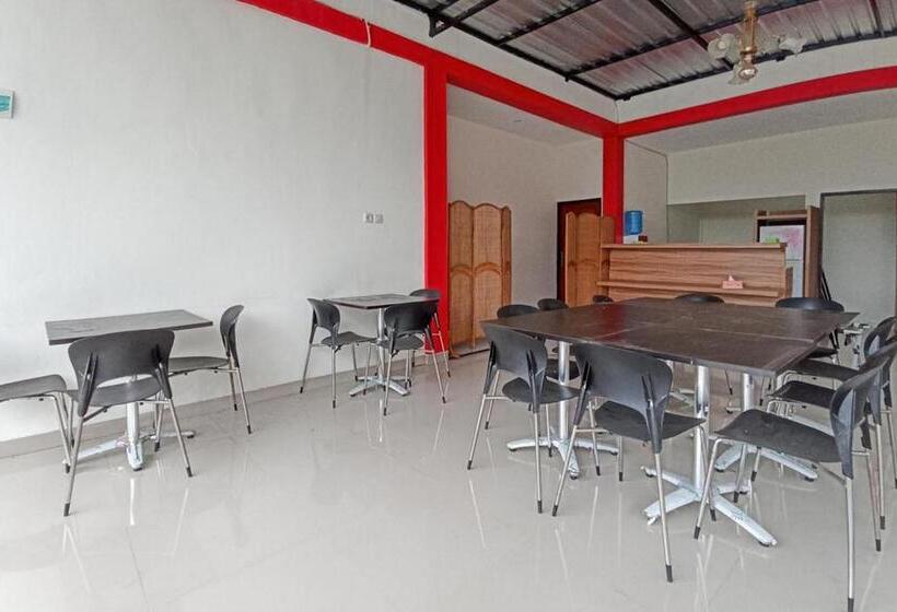 فندق Reddoorz Syariah Near Sentani City Square