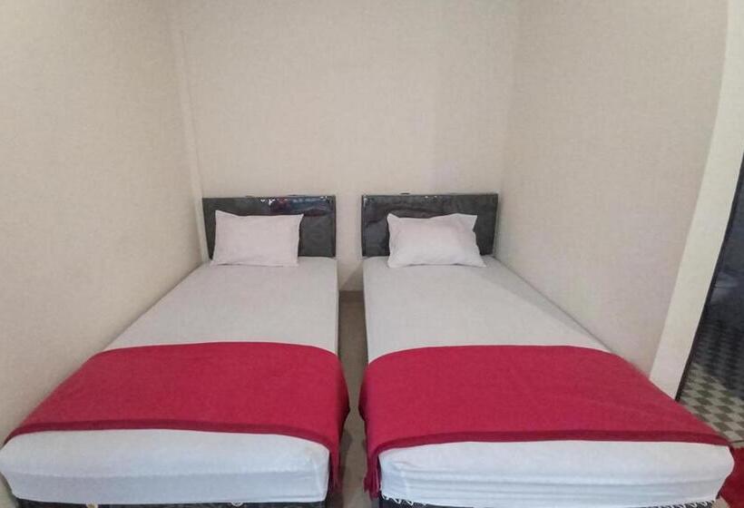 فندق Reddoorz Syariah Near Sentani City Square