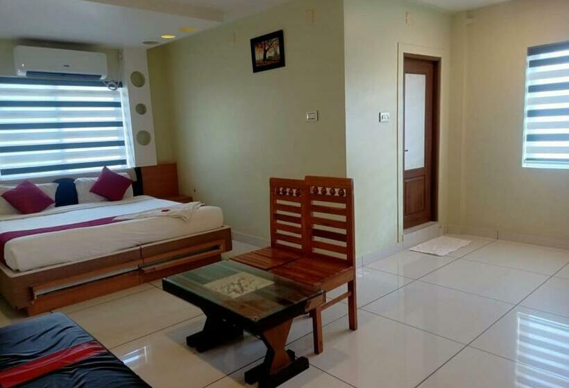 Отель Royal Plaza Residency