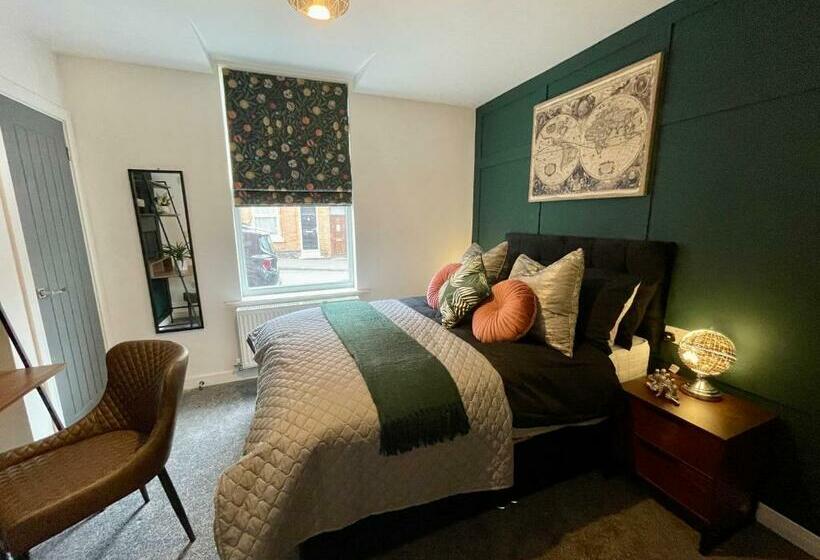 Пансион Boutique 5 Bed Home On Birdwell Road Free Parking