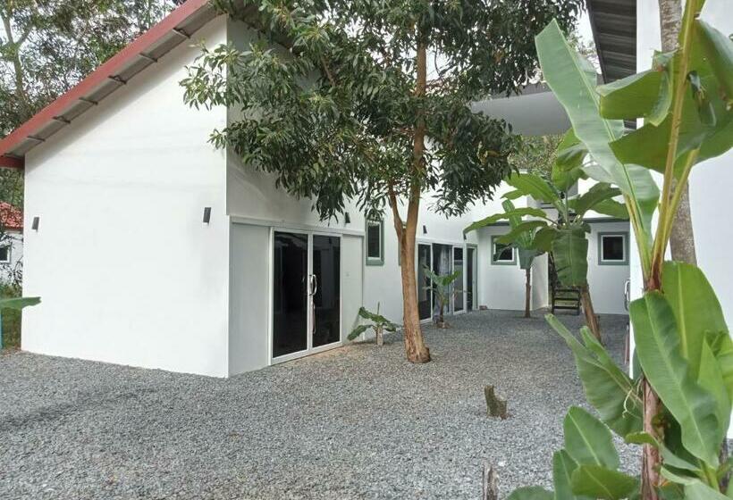 Пансион Little Escape Guesthouse Nesat