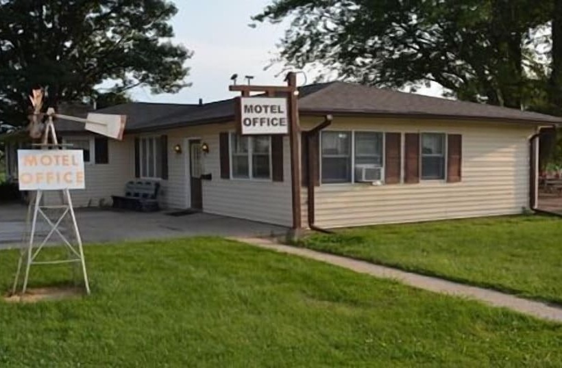 Edgetowner Motel