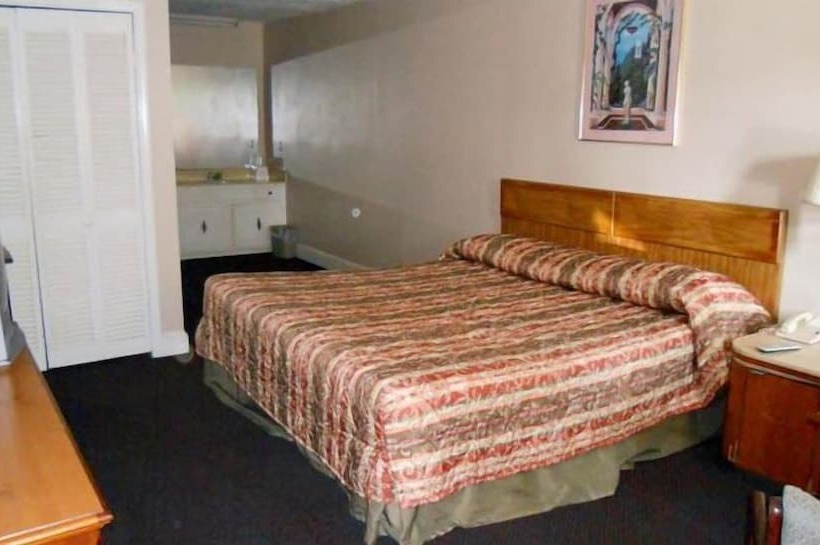 فندق Creek Side Inn