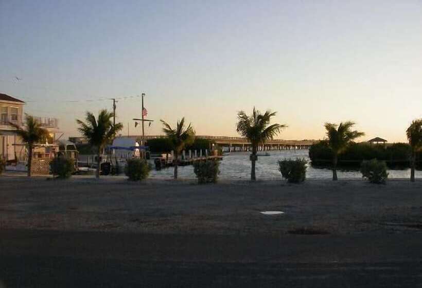 فندق Old Wooden Bridge Resort & Marina