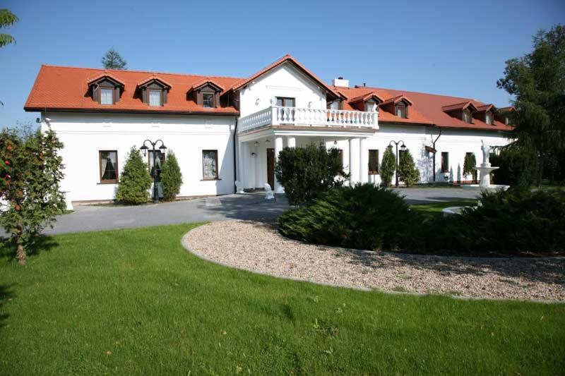 酒店 Pamiętna Dworek