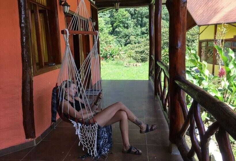 هتل Mindo Río Hostería