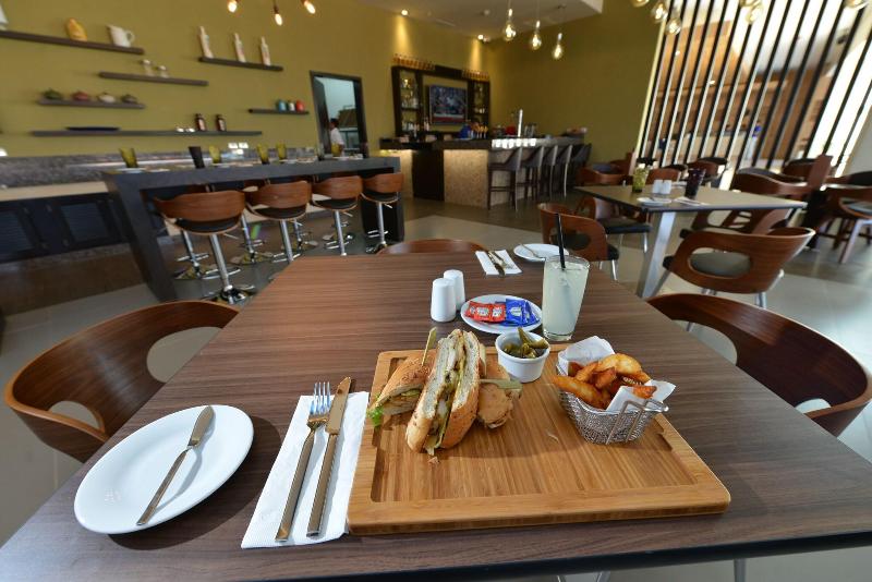 בית מלון כפרי Four Points By Sheraton Cancun Centro