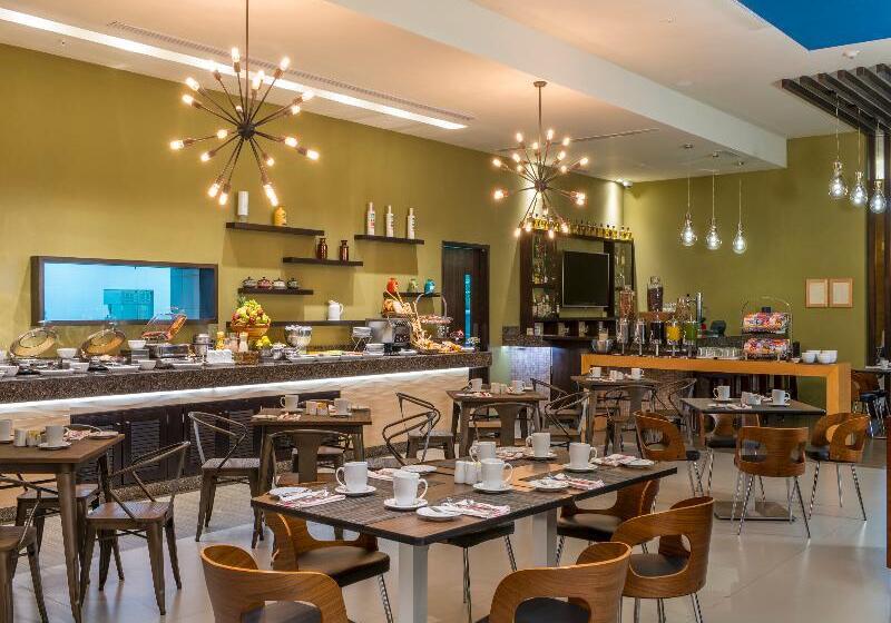 בית מלון כפרי Four Points By Sheraton Cancun Centro