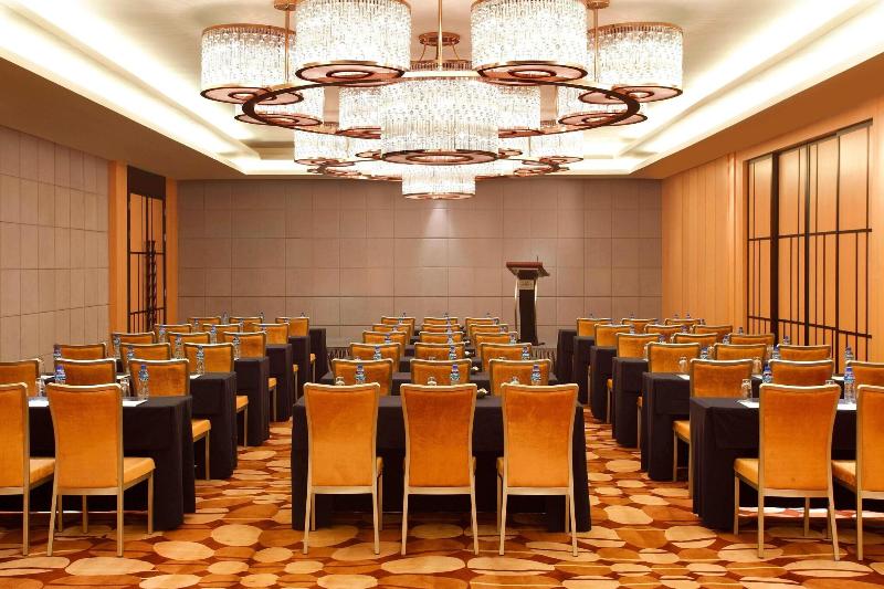 Отель Four Points By Sheraton Luohe