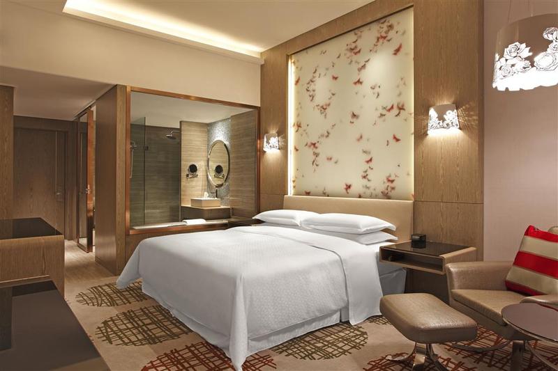 Отель Four Points By Sheraton Luohe