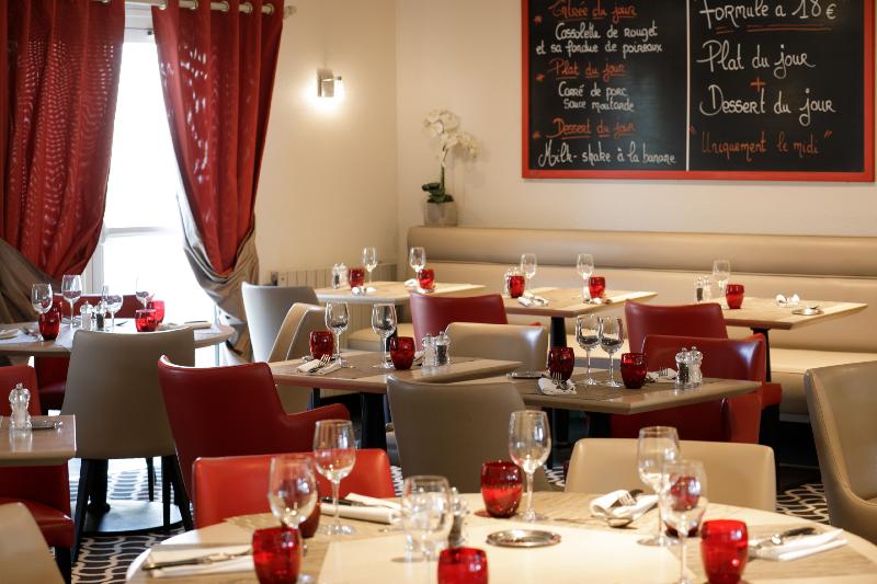 호텔 Logis Hôtel L Orée De Chartres   Barjouville