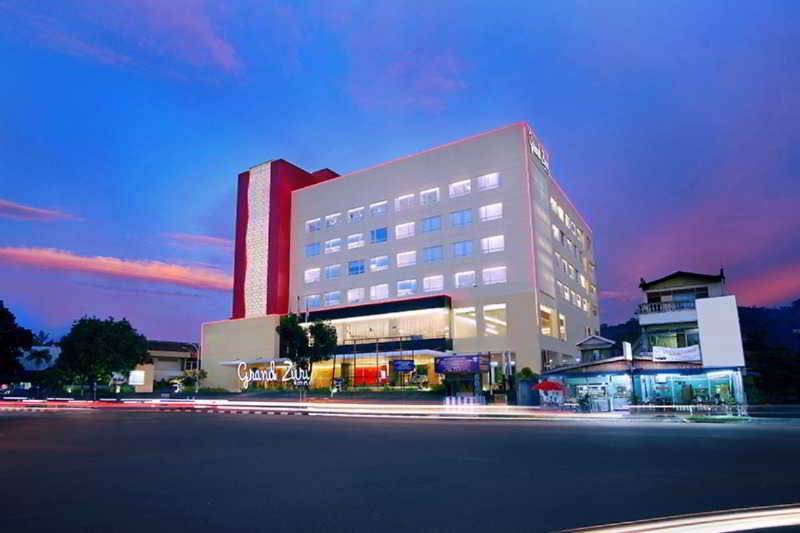 هتل The Zhm Premiere Padang