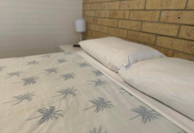 Мотель Coolum Budget Accommodation