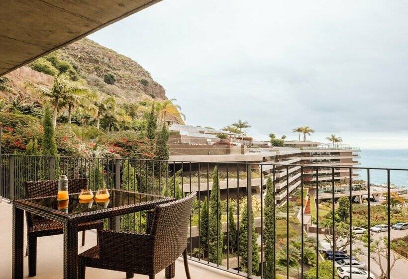 Saccharum Resort