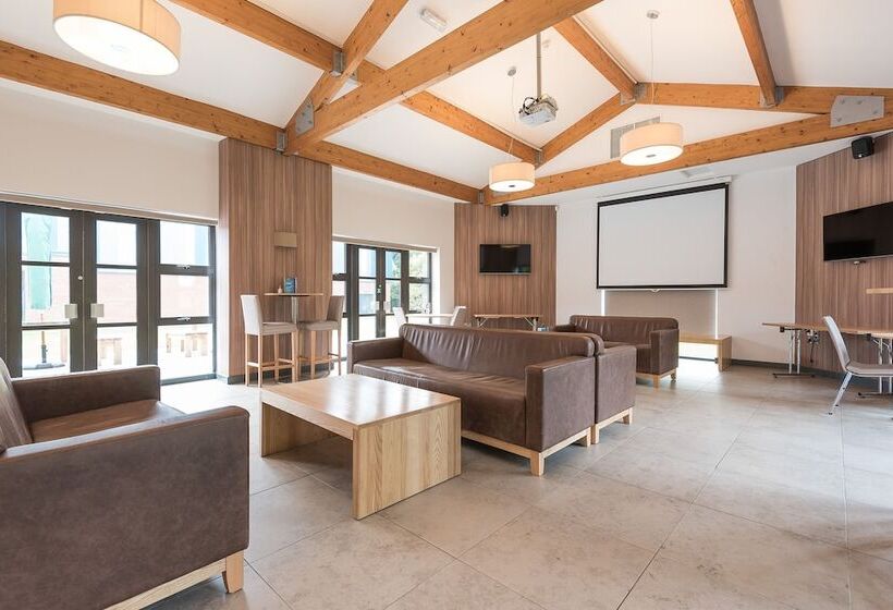 צימר Lilleshall National Sports Centre