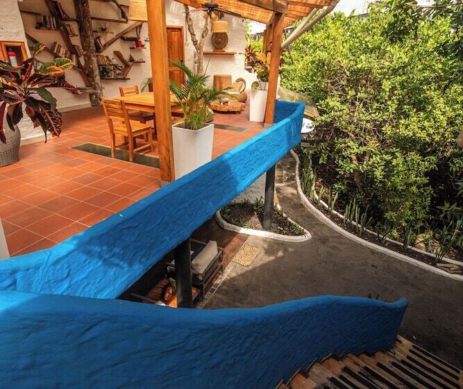 هتل Blu Galapagos Sustainable Waterfront Lodge