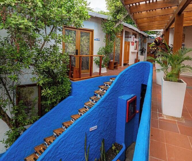 هتل Blu Galapagos Sustainable Waterfront Lodge