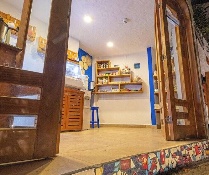 هتل Blu Galapagos Sustainable Waterfront Lodge