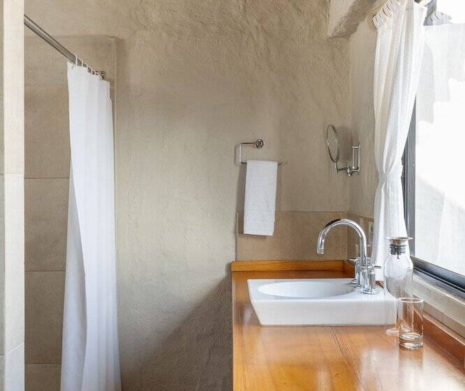 هتل Blu Galapagos Sustainable Waterfront Lodge