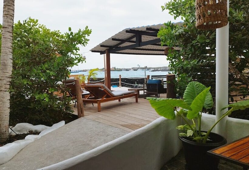 هتل Blu Galapagos Sustainable Waterfront Lodge