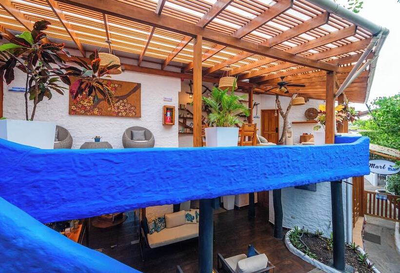 هتل Blu Galapagos Sustainable Waterfront Lodge