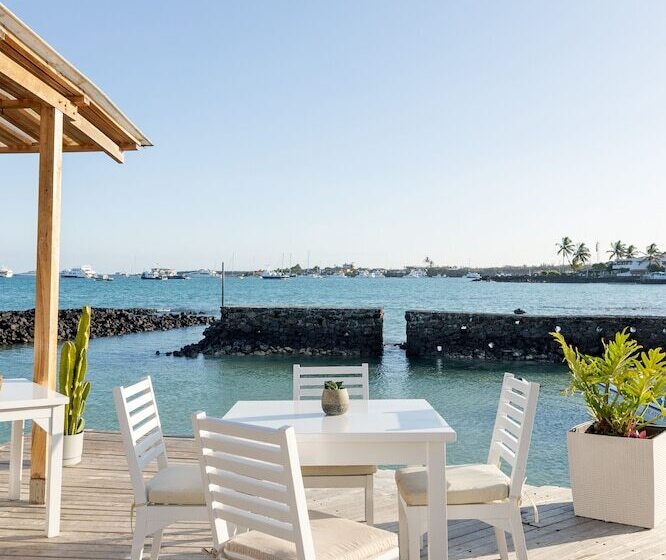 هتل Blu Galapagos Sustainable Waterfront Lodge