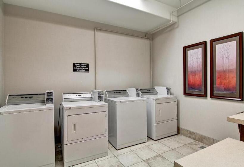 فندق Coast Weyburn